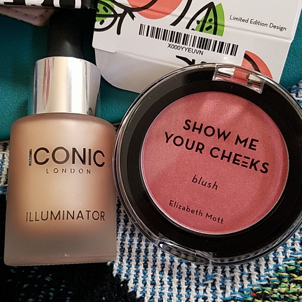 !Makeup Bundle! - Picture 3 of 3